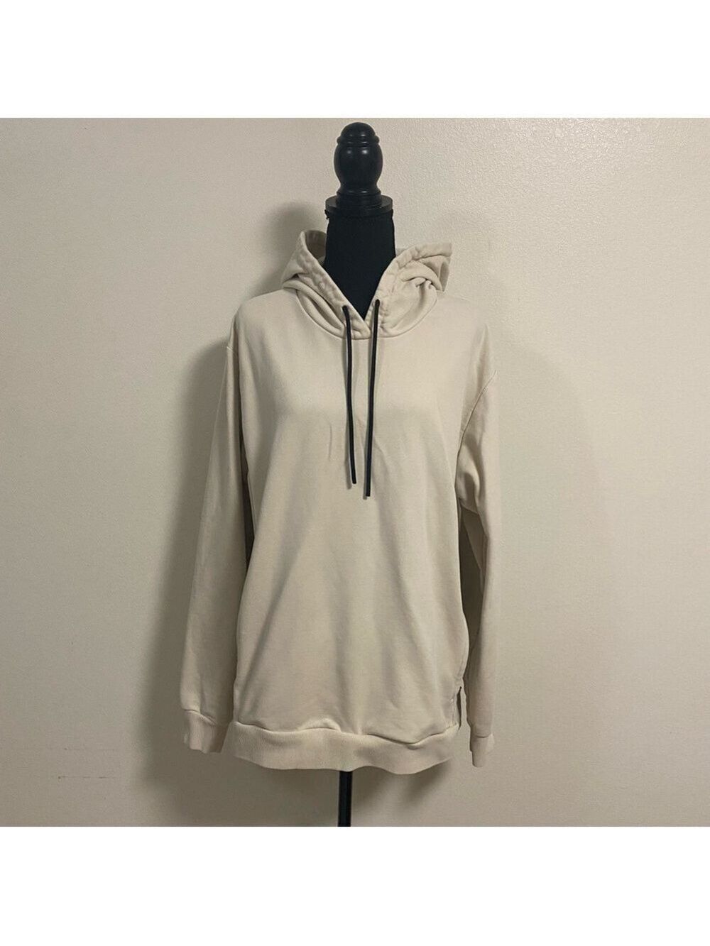 Fabletics Hoodie Men's XL Cream Pullover Hoodie Sweater